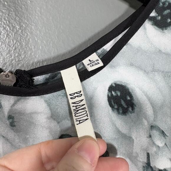 BB Dakota Women's Black & White Floral Sleeveless Blouse - Size Large - Peplum - Picture 5 of 7